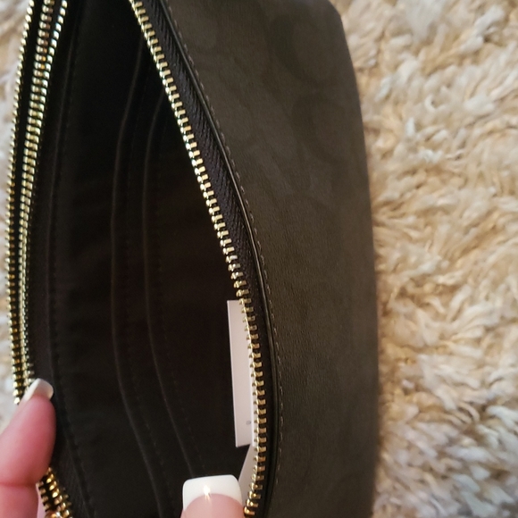 Coach wristlet/wallet. NWT. Brown and black - Picture 3 of 5